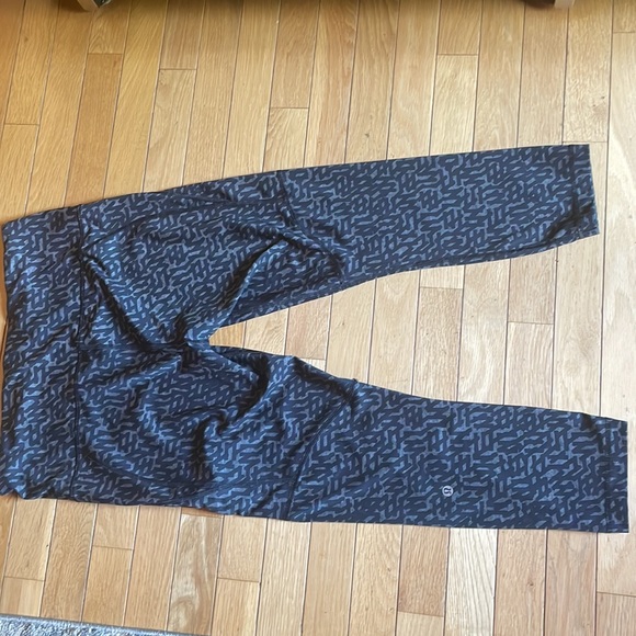 Lululemon Workout Leggings Athletic Athleisure Aztec Stretch Gym Active Cropped - Picture 4 of 5